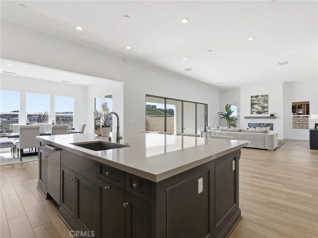 24150 W Corte Zafiro, Valencia, California 91354 home-pic-9